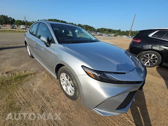 2025 Toyota Camry LE - miniatura 3