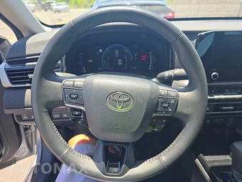 2025 Toyota Camry LE - miniatura 10