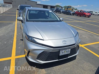 2025 Toyota Camry LE - miniatura 2