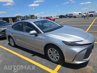 2025 Toyota Camry LE - miniatura 3