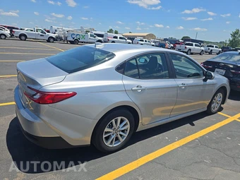 2025 Toyota Camry LE - miniatura 4