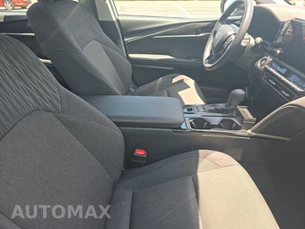 2025 Toyota Camry LE - miniatura 8