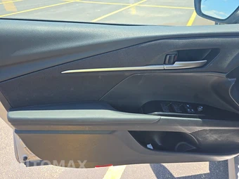2025 Toyota Camry LE - miniatura 9