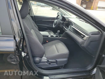 2025 Toyota Camry LE - miniatura 14