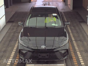 2025 Toyota Camry LE - miniatura 2