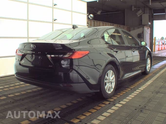 2025 Toyota Camry LE - miniatura 5