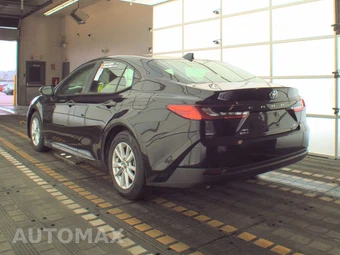 2025 Toyota Camry LE - miniatura 8