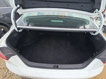 2025 Toyota Camry LE - miniatura 17