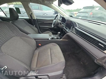 2025 Toyota Camry LE - miniatura 8