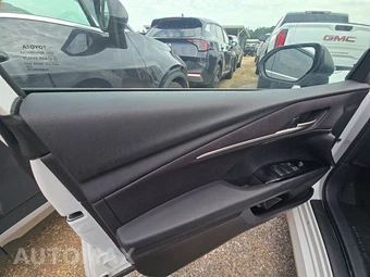 2025 Toyota Camry LE - miniatura 9