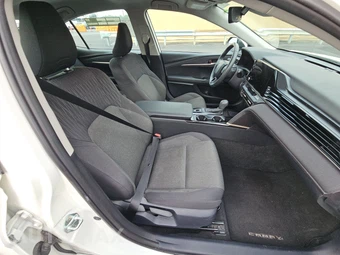 2025 Toyota Camry LE - miniatura 14