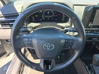 2025 Toyota Camry LE - miniatura 10