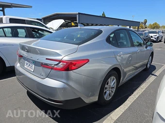 2025 Toyota Camry LE - miniatura 4