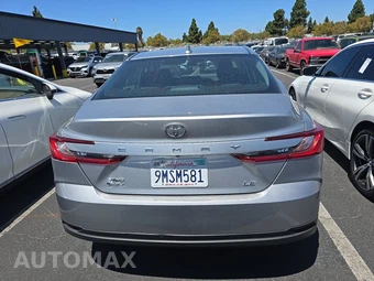 2025 Toyota Camry LE - miniatura 5