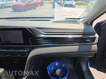 2025 Toyota Camry LE - miniatura 16