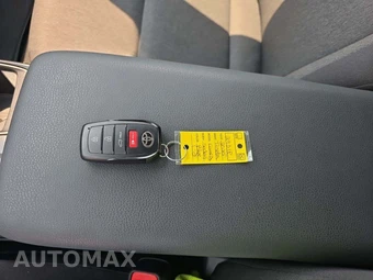 2025 Toyota Camry LE - miniatura 5