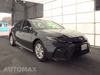 2025 Toyota Camry LE – miniatura 4