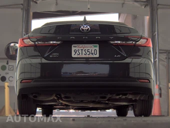 2025 Toyota Camry LE – miniatura 7