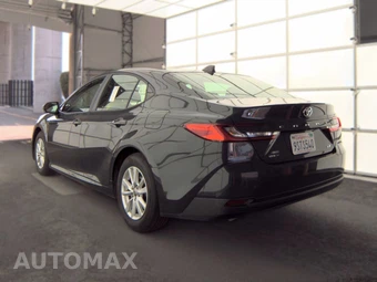 2025 Toyota Camry LE – miniatura 8