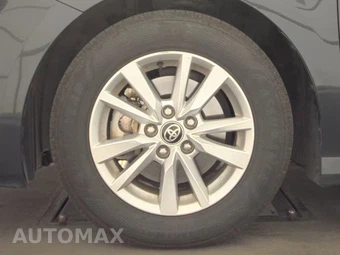 2025 Toyota Camry LE – miniatura 9