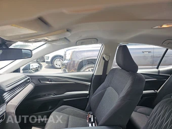 2025 Toyota Camry LE – miniatura 14