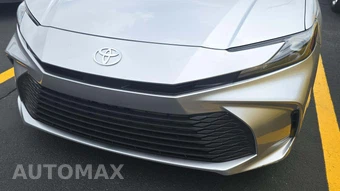 2025 Toyota Camry LE – miniatura 19