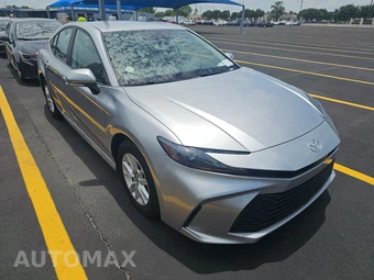 2025 Toyota Camry LE – miniatura 3