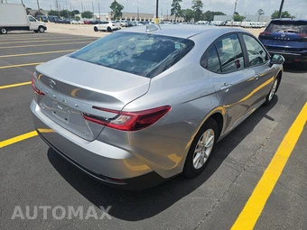 2025 Toyota Camry LE – miniatura 4
