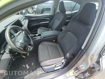 2025 Toyota Camry LE – miniatura 7