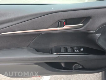 2025 Toyota Camry LE - miniatura 15