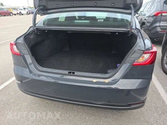 2025 Toyota Camry LE - miniatura 23
