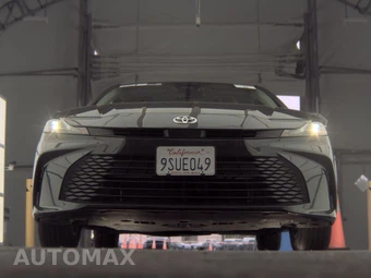 2025 Toyota Camry LE - miniatura 3