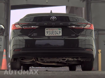 2025 Toyota Camry LE - miniatura 7