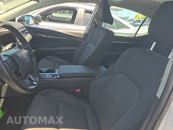 2025 Toyota Camry LE - miniatura 7