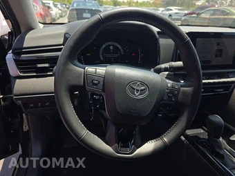 2025 Toyota Camry LE - miniatura 10