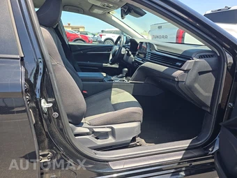 2025 Toyota Camry LE - miniatura 8