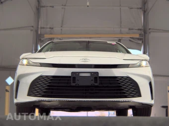 2025 Toyota Camry LE - miniatura 3