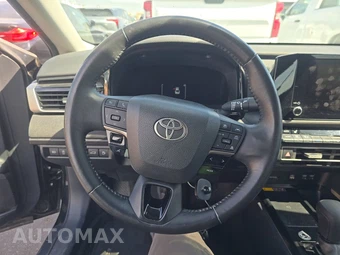 2025 Toyota Camry LE - miniatura 10