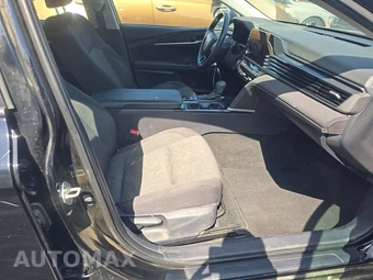 2025 Toyota Camry LE - miniatura 8