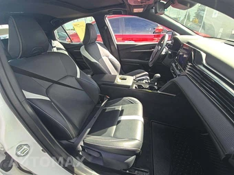 2025 Toyota Camry LE – miniatura 15