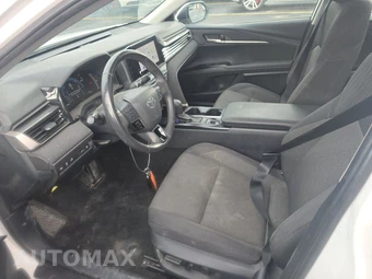 2025 Toyota Camry LE - miniatura 13