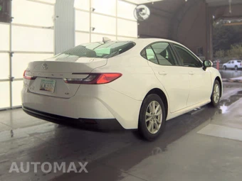 2025 Toyota Camry LE - miniatura 5