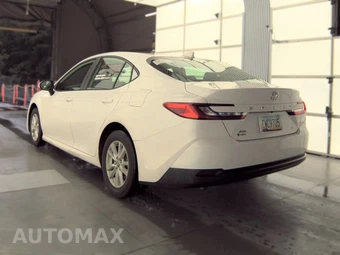 2025 Toyota Camry LE - miniatura 8