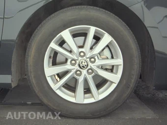 2025 Toyota Camry LE - miniatura 10