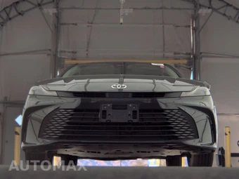2025 Toyota Camry LE - miniatura 3