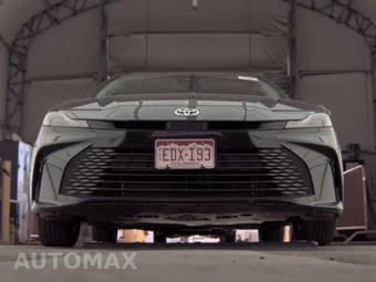 2025 Toyota Camry LE - miniatura 3