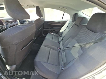 2025 Toyota Camry LE - miniatura 13