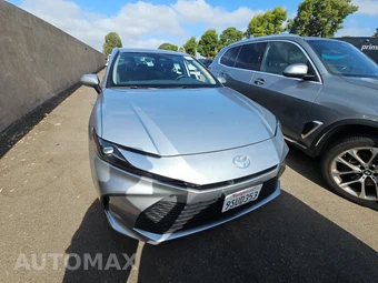 2025 Toyota Camry LE - miniatura 2