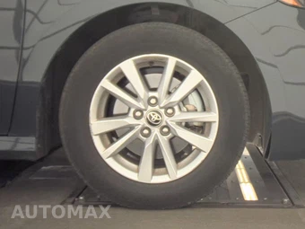 2025 Toyota Camry LE – miniatura 10