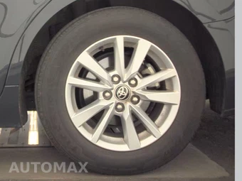 2025 Toyota Camry LE – miniatura 12